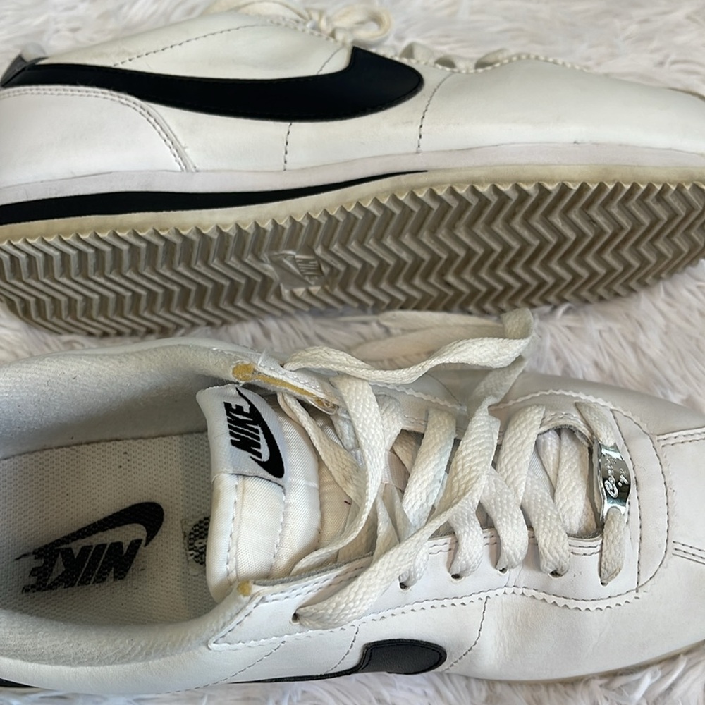 Nike White and Black Cortez 72 Sneakers Timeless Design MENS SIZE 8 - Picture 7 of 7